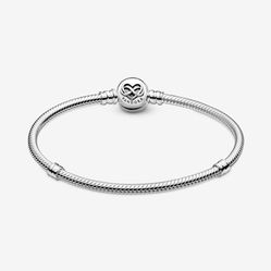 Vòng Đeo Tay Nữ Pandora Moments Heart Infinity Clasp Snake Chain Bracelet 599365C00 Màu Bạc