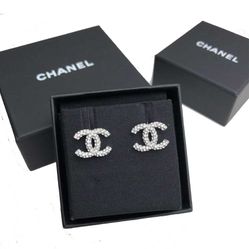 Khuyên Tai Chanel CC Earrings  Đính Đá Màu Bạc