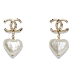 Khuyên Tai Chanel 22C Heart Pearl Pendant CC Dangle Earrings