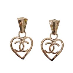 Khuyên Tai Chanel Gold CC Logo Heart Earrings Màu Vàng
