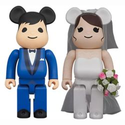Đồ Chơi Mô Hình Bearbrick Wedding 4 Plus 2 Figure Set (2020) Màu Xanh Trắng Size 400%