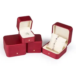 Hộp Đựng Nhẫn, Khuyên Tai LiLi Jewelry Bọc Nhung Da Augustus Lili_668558 Màu Đỏ (Bán Kèm Khi Mua Trang Sức)