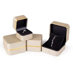 Hộp Đựng Nhẫn, Khuyên Tai LiLi Jewelry Bọc Nhung Da Augustus Lili_668558 Màu Vàng (Bán Kèm Khi Mua Trang Sức)