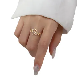 Nhẫn LiLi Jewelry Hình Vòng Nguyệt Quế Đính Đá Cz Lili_642935 Màu Vàng