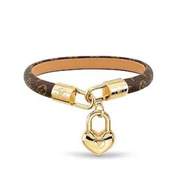 Vòng Đeo Tay Nữ Louis Vuitton LV Crazy In Lock Bracelet Trái Tim Size 17
