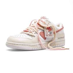 Giày Sneaker Unisex Cat & Sofa Pink Love Butterfly AC278 Màu Be Trắng