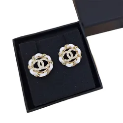 Khuyên Tai Nữ Chanel CC Classic Logo Earrings Màu Vàng/Trắng