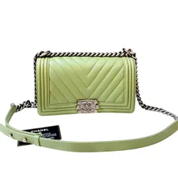 Túi Đeo Chéo Nữ Chanel Iridescent Lambskin Chevron Quilted Medium Boy Flap Green Màu Xanh