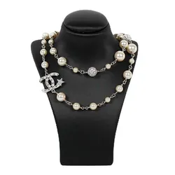 Dây Chuyền Nữ Chanel 21K Snow Queen Pearl Long Necklace Crystal CC Màu Bạc