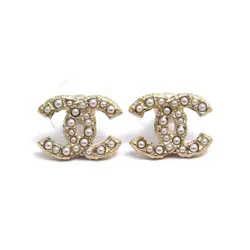 Khuyên Tai Nữ Chanel Earrings Logo CC & Pearls A64766 B06258 ND321 Màu Trắng Vàng