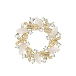 Cài Áo Nữ Meri Elegant Wreath BR955 Màu Trắng - Vàng