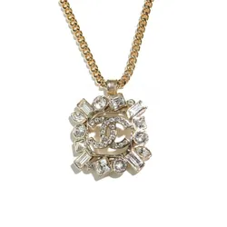 Dây Chuyền Nữ Chanel Necklace Aba245 B10373 Women's Rhinestone Chain Pendant With Coco Mark Cc Logo Accessory NM084 Màu Vàng