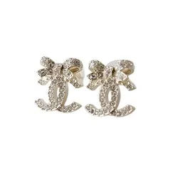 Khuyên Tai Nữ Chanel Sparkling CC Logo Earrings Màu Bạc