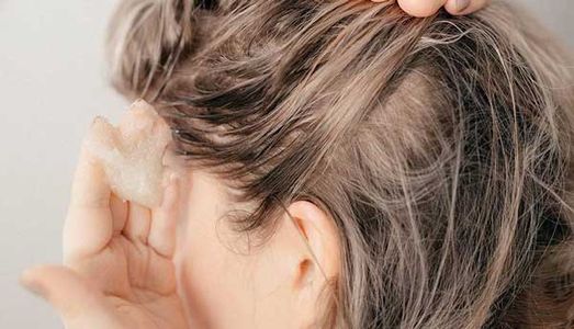  7 cách tẩy da chết cho da đầu giúp tóc khỏe đẹp từ thiên nhiên
