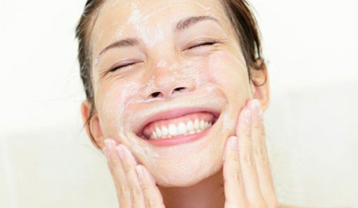 6 cách rửa mặt không cần dùng sữa rửa mặt giúp làm sạch sâu, an toàn cho da