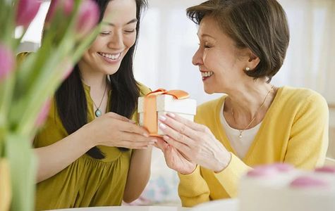 Ngày của mẹ nên tặng gì? 15 ý tưởng quà tặng mẹ ý nghĩa nhất