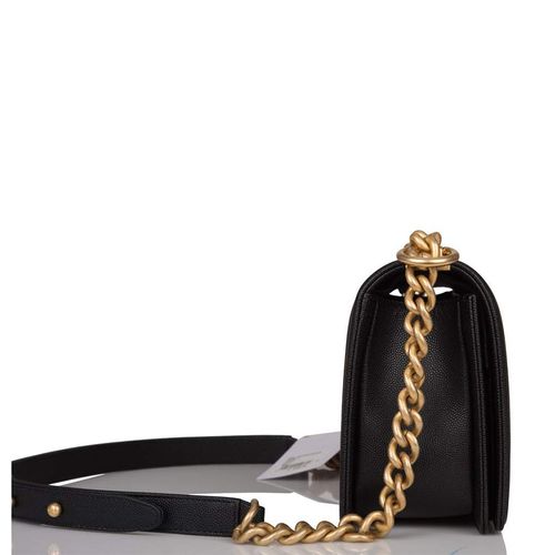 Túi Xách Chanel Boy Medium Black Carvia Leather Antique Gold Metal Màu Đen-2