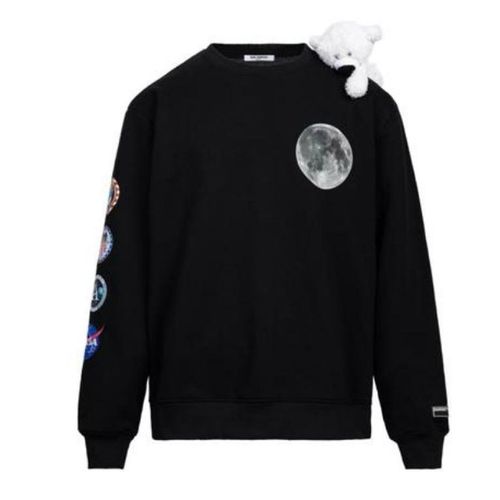 Áo Nỉ 13 De Marzo Moon Shoulder Teddy Bear Badge Sweater Black