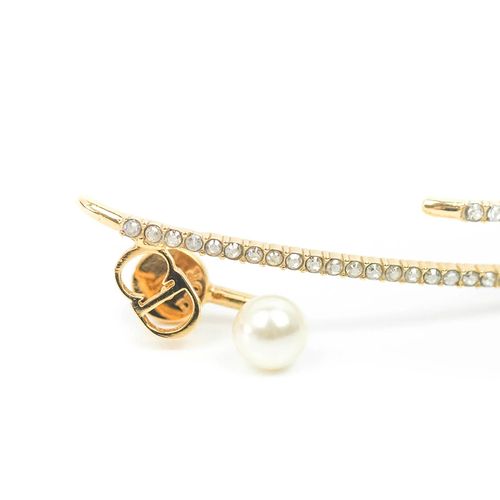 Khuyên Tai Dior Faux Pearl & Crystal Ear Cuff Màu Vàng Gold-2