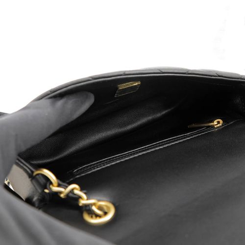 Túi Đeo Chéo Chanel Heart Charms Mini Flap Bag In Black Lambskin Màu Đen-5