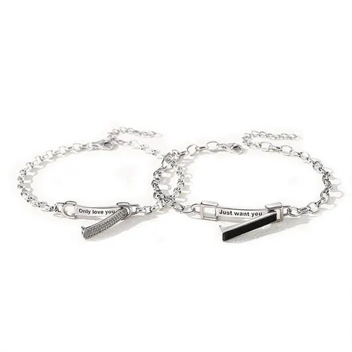 Vòng Đeo Tay Đôi LiLi Jewelry Mặt Đóng Mở Khắc Chữ Đính Đá CZ Lili_361965 Màu Bạc