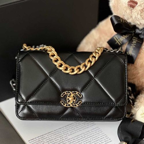 Mua Túi Đeo Chéo Nữ Chanel CC Black Lambskin 19 Wallet On Chain Woc Bag Màu  Đen - Chanel - Mua tại Vua Hàng Hiệu h091297