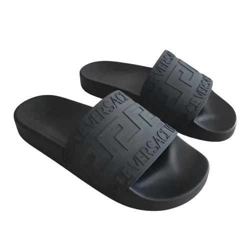 Dép Nam Versace La Greca Logo In Black 1006272 1A04264 1B000 Màu Đen