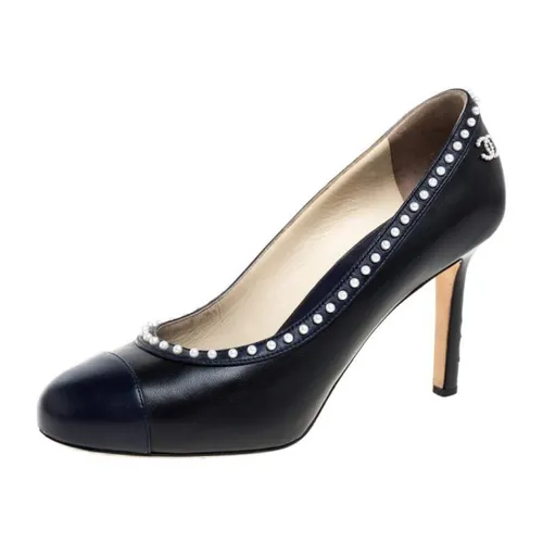 Giày Chanel Nữ - Giày Cao Gót Nữ Chanel Black Leather CC Pearl Around Embellished Pump Màu Xanh Đen Size 36.5 - Vua Hàng Hiệu