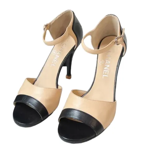 Giày Chanel Nữ - Giày Cao Gót Nữ Chanel Colorblock Pattern Embroidered Accent Sandals Màu Be Đen Size 36 - Vua Hàng Hiệu