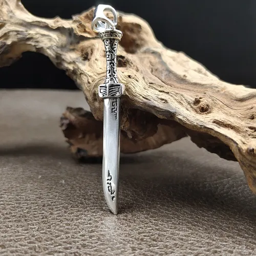 Mặt Dây Chuyền Nam Lili Jewelry Hình Thanh Kiếm Dài Solomon LILI_076658 Màu Bạc