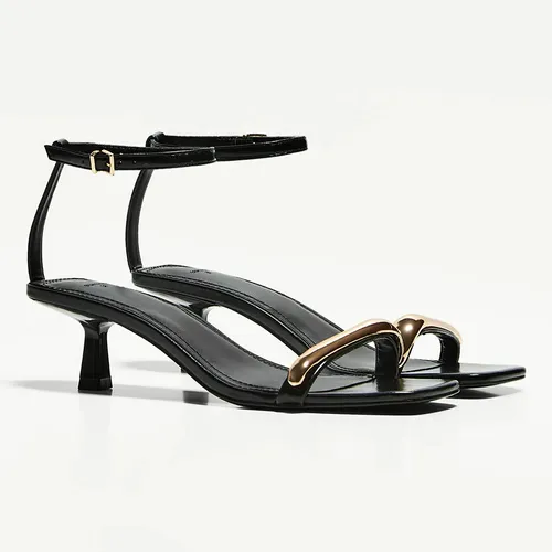 Dép Cao Gót Nữ Bershka Gold Bar Strappy Kitten Heeled Sandals In Black Màu Đen - Vàng Size 36