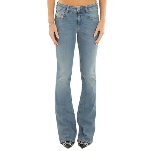 Thời trang - Quần Jean Nữ Diesel 1969 D-Ebbey Bootuct Jeans A11004 09J16 Màu Xanh Nhạt Size 27 - Vua Hàng Hiệu