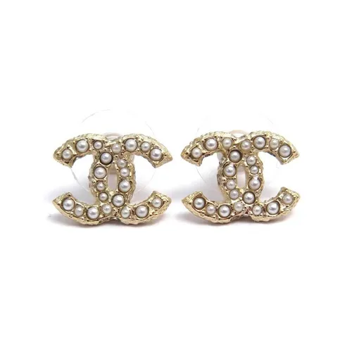 Khuyên Tai Nữ Chanel Earrings Logo CC & Pearls A64766 B06258 ND321 Màu Trắng Vàng