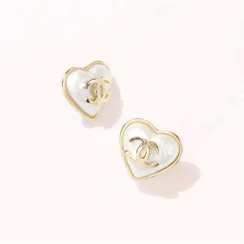 Khuyên Tai Chanel Pearl White CC Logo Heart Earrings AB7530 Màu Vàng Trắng