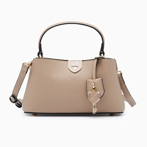 Túi Đeo Chéo Nữ Lyn Re-Edit Amanti Top XS Handbag L26CBWA118 Màu Taupe