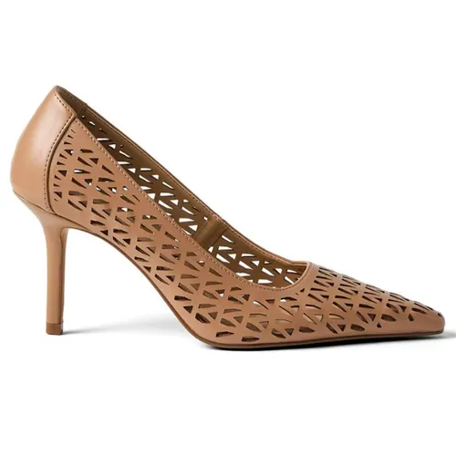Giày Cao Gót Nữ Ann Taylor Leather Perforated Pump Desert Sand Màu Nâu Vàng Size 40-41