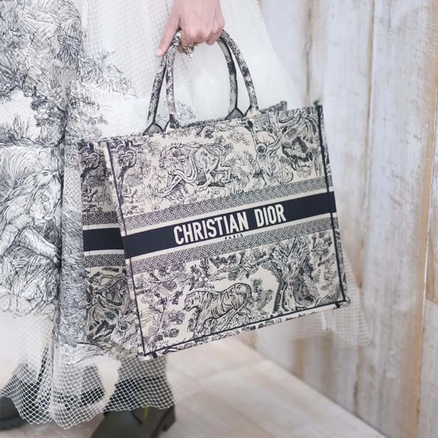 CRUISE 2023 CHRISTMAS EDITION Mini Dior Tote Bag Phone Bag Womens  Fashion Bags  Wallets Purses  Pouches on Carousell