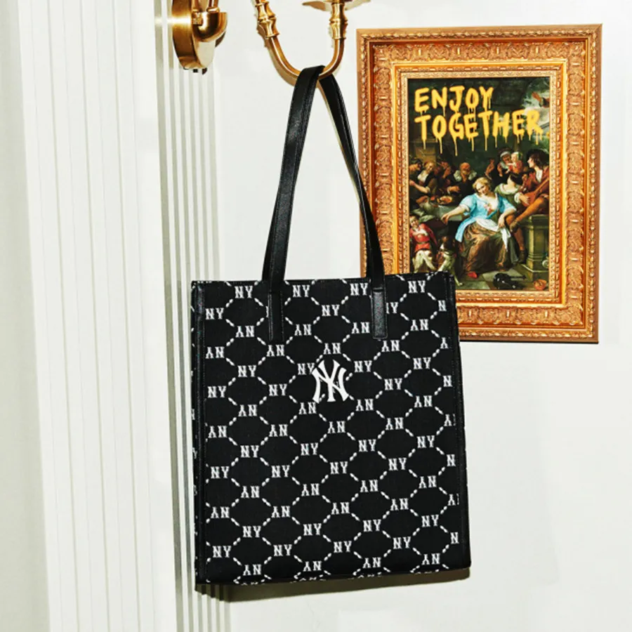 Túi đeo vai nữ MLB NY Basic Big Logo Canvas Bucket Bag New York Yankees  Black 3ABMS072N50BKS màu đen