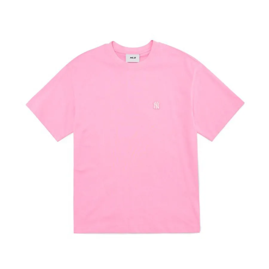 Áo phông MLB Basic Small Logo Short Sleeve Tshirt là lựa chọn tinh tế và đa dạng. Chiếc áo phông unisex màu hồng này đến từ bộ sưu tập thời trang MLB, với chất liệu mềm mại và lưng thun cho sự thoải mái cả ngày dài. Đừng bỏ lỡ mẫu áo phông đơn giản nhưng tinh tế này để cập nhật phong cách thời trang của bạn!