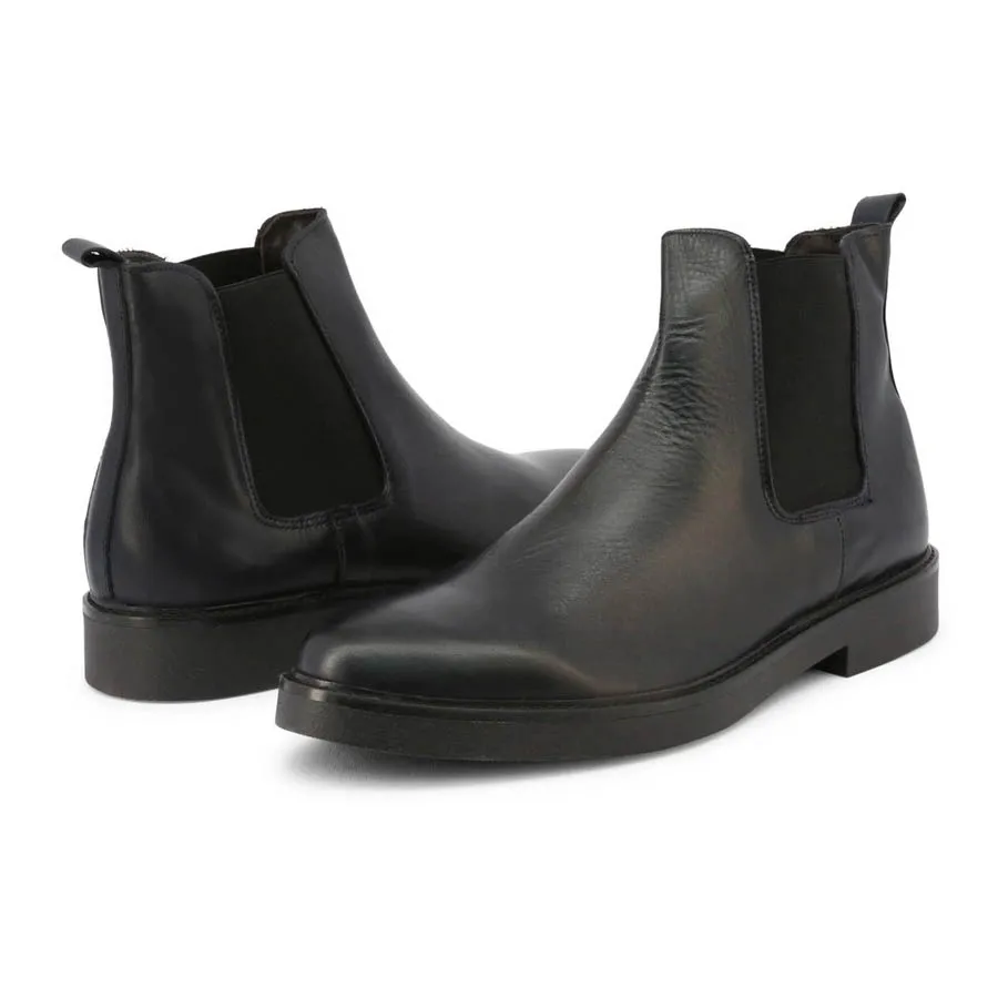 Giày Boot Duca Di Morrone: Thêm phần sành điệu cho trang phục của bạn với đôi giày boot Duca Di Morrone! Với kiểu dáng thanh lịch và chất lượng tuyệt vời, đôi giày này sẽ giúp bạn tự tin hơn trong mọi hoàn cảnh. Hãy xem ảnh và lựa chọn cho mình một đôi giày boot Duca Di Morrone.