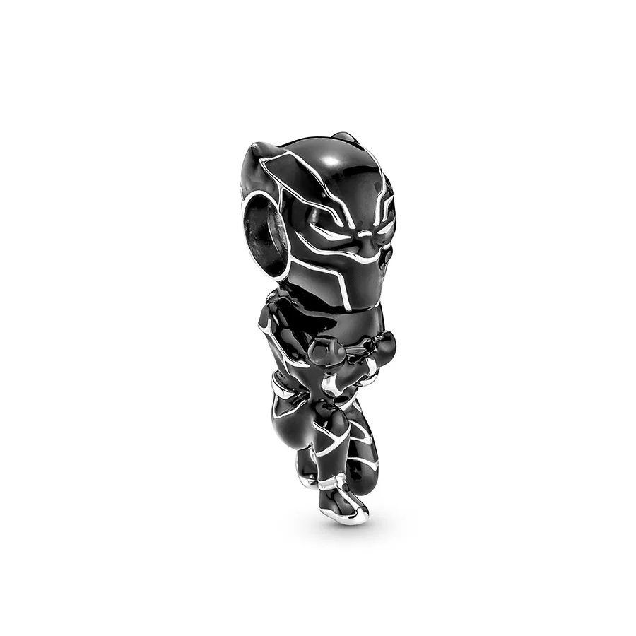 Hạt Vòng Charm Pandora Marvel The Avengers Black Panther: Được lấy cảm hứng từ bộ phim bom tấn của Marvel, hạt vòng Charm Pandora Marvel The Avengers Black Panther sẽ là điều hoàn hảo để bổ sung thêm vào bộ sưu tập trang sức của bạn. Với thiết kế độc đáo và tỉ mỉ, chiếc vòng này sẽ mang đến cho bạn sức mạnh và đẳng cấp của siêu anh hùng Black Panther.