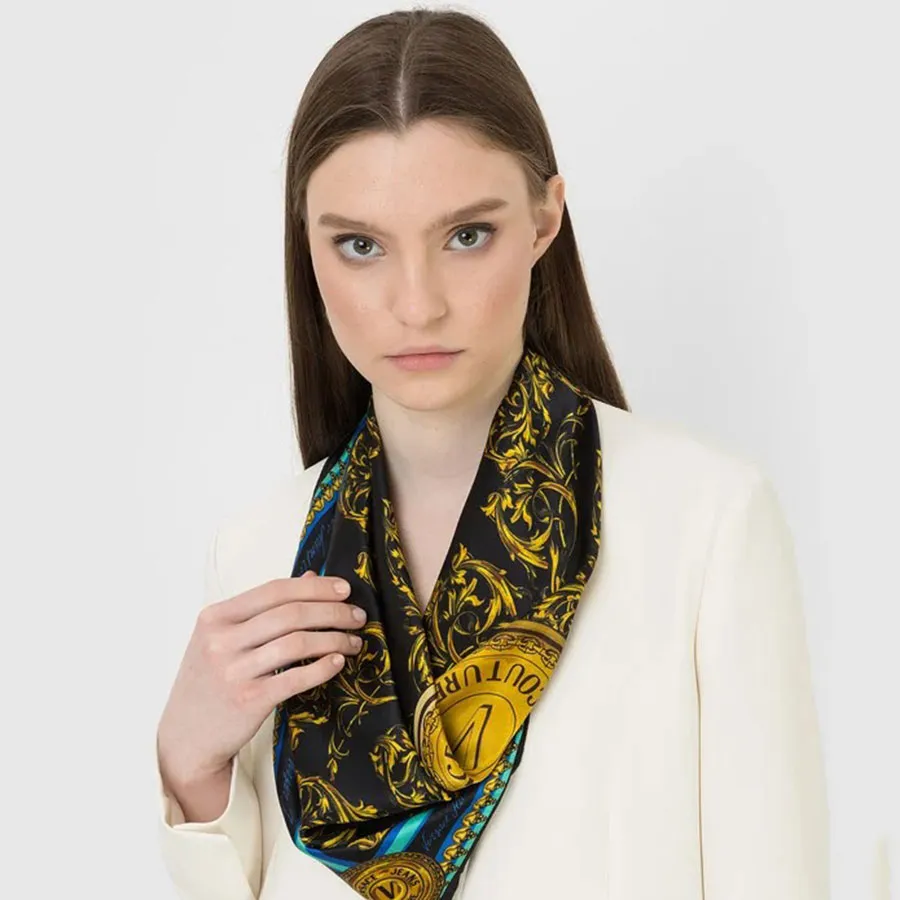 Mua Khăn Versace Jeans Couture Baroque Pattern Màu Đen Họa Tiết ...