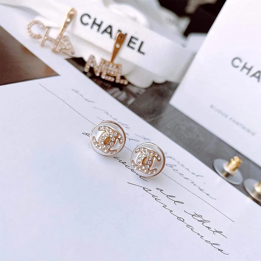 Mua Khuyên Tai Chanel Gold CC 2 In 1 Logo Pearls Màu Vàng Gold - Chanel -  Mua tại Vua Hàng Hiệu h060615