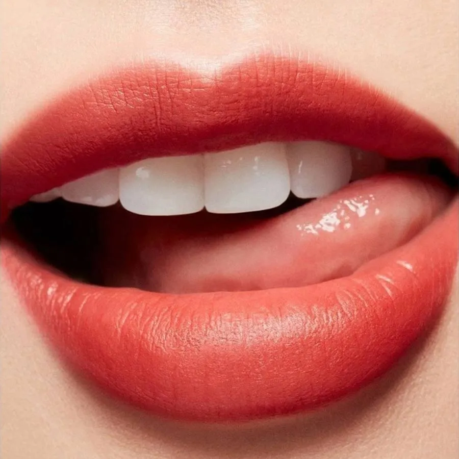 Mua Son MAC Powder Kiss Liquid Lipcolour 991 Devoted To Chili Màu Đỏ