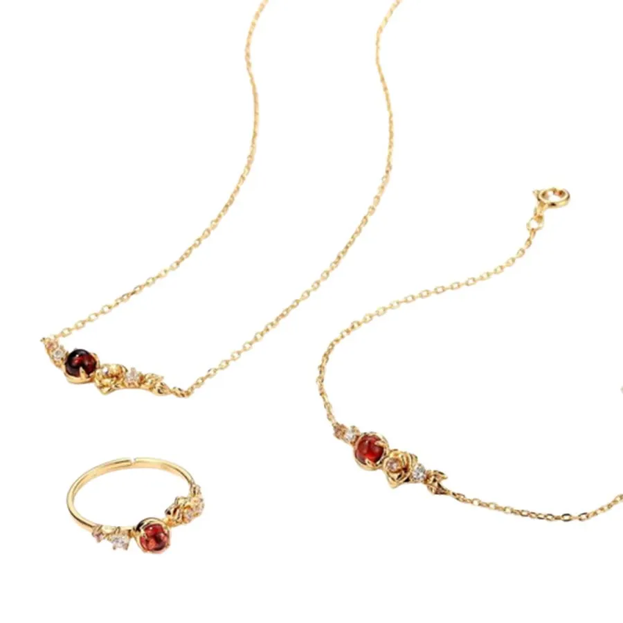 Lili Jewelry Bạc 925, mạ vàng - Set Dây Chuyền, Vòng Tay Và Nhẫn Đính Đá Garnet Hoa Hồng LILI_854443 Màu Vàng - Vua Hàng Hiệu