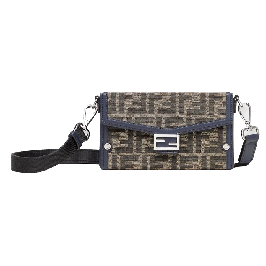 Fendi - Túi Đeo Chéo Unisex Fendi Baguette Soft Trunk Phone Pouch Fabric Màu Be Viền Xanh - Vua Hàng Hiệu