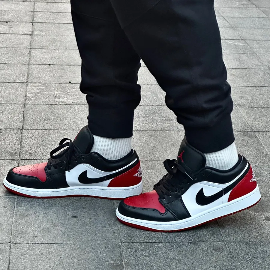Giày Thể Thao Nike Air Jordan Low Bred Toe 553558-161 Màu Đen Đỏ