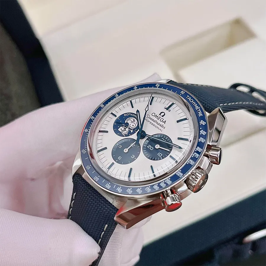 Đồng Hồ Nam Omega Speedmaster Silver Snoopy Award Màu  Xanh Bạc