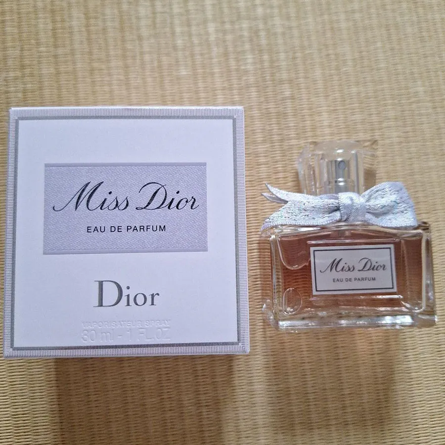 GIÁ BÁN NƯỚC HOA MISS DIOR 30ML CẠNH TRANH TẠI CÁC CỬA HÀNG CHÍNH HÃNG