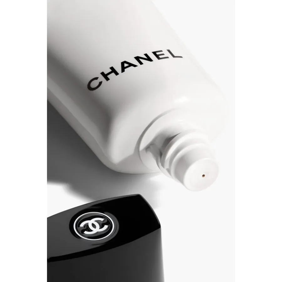 CC CREAM CHANEL TONE 30 DÀNH CHO DA NGÂM MÀU TỐI ĐỀU